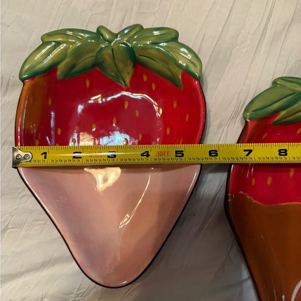 Strawberry Shaped Ceramic Plates - Picture 4 of 4